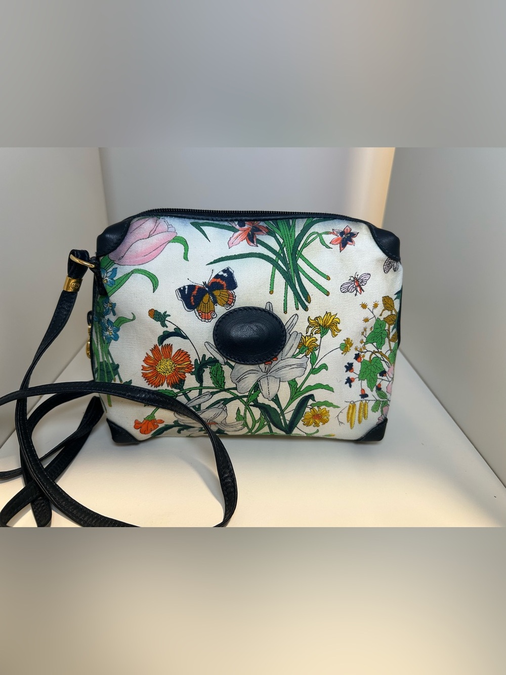 Authentic Vintage Gucci Flora Crossbody Bag - Picture 2 of 16